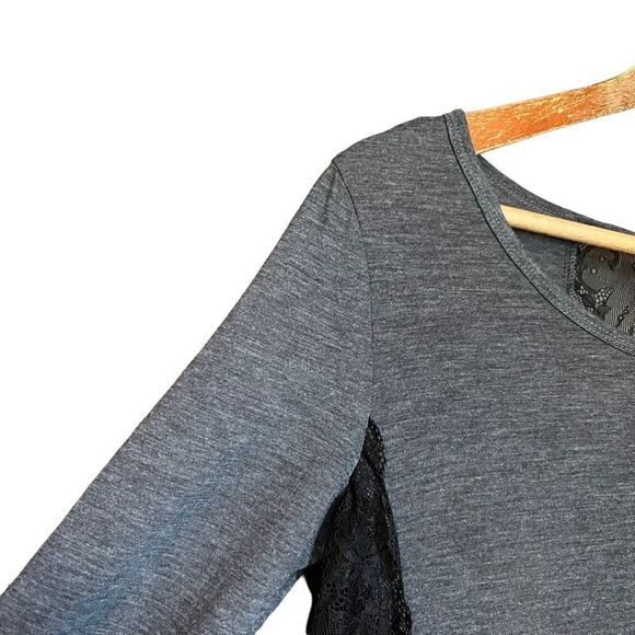 3 for $30! American eagle grey shirt with black lace - Picture 4 of 9